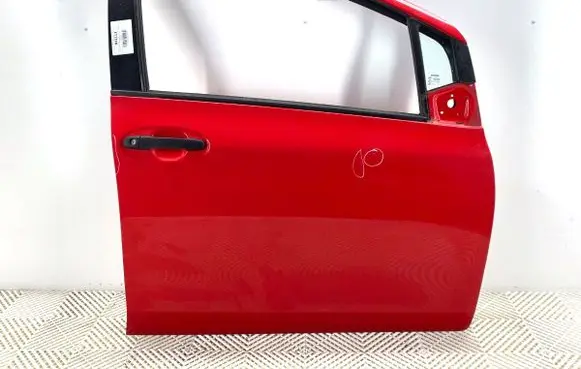 Toyota Yaris Front door 
