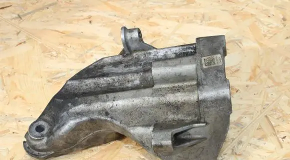 Mercedes-Benz GLK (X204) Engine mounting bracket A6512231304
