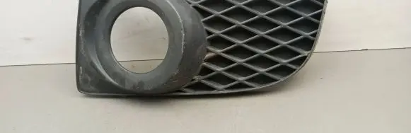 Mazda Premacy Front fog light trim/grill CC2250C21