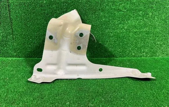Seat Ateca Fender mounting bracket 575821168