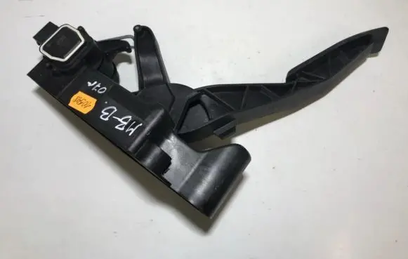 Mercedes-Benz B W245 Accelerator throttle pedal a1693000404 280207i