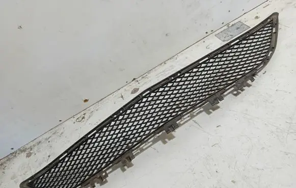 Mercedes-Benz E W212 Front bumper lower grill A2128850124