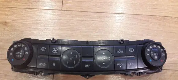 Mercedes-Benz E W211 Climate control unit 2118300390 00023805