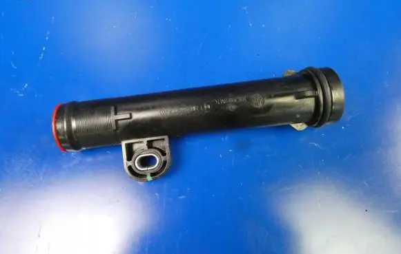 Renault Trafic III (X82) Engine coolant pipe/hose 210474640