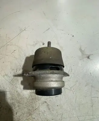 Audi Q7 4L Engine mount bracket 7L8199131A 4082007