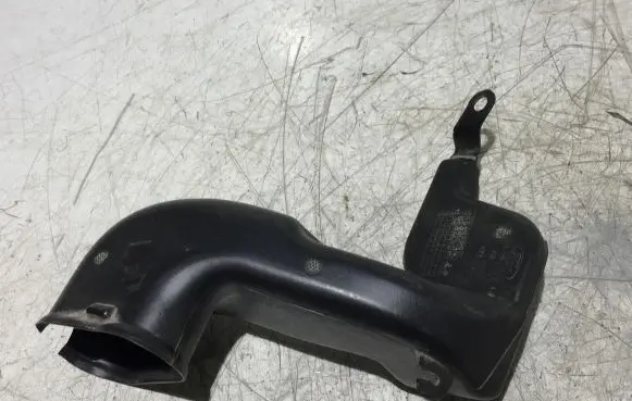 Ford Courier Air intake duct part