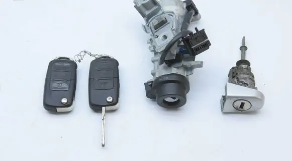 Volkswagen Touran I Ignition lock 1K0905851B 046ZC801711