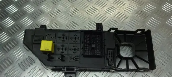 Opel Vectra C Fuse box cover 13181984KB