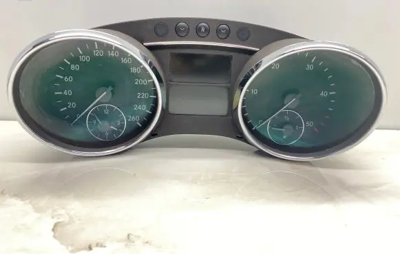 Mercedes-Benz R W251 Speedometer (instrument cluster) A2515409847 A2C53118442 A5215409847
