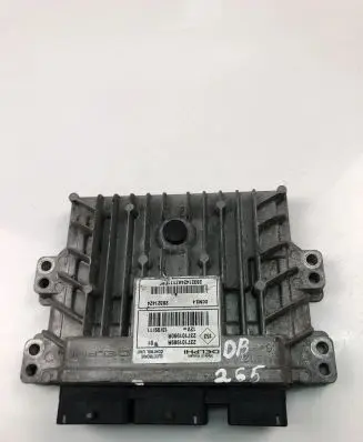 Renault Clio III Engine control unit/module ECU 237101989R 237101990R
