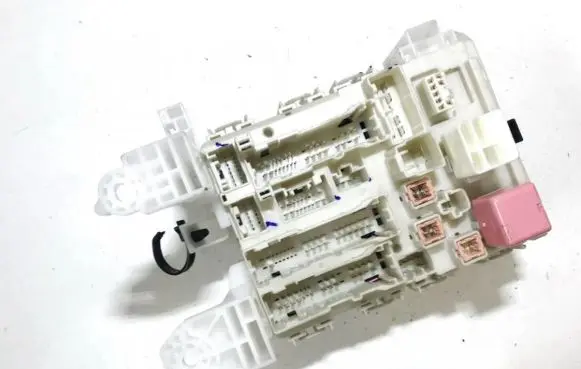 Toyota Auris 150 Fuse box set 8273002140 82730-02140