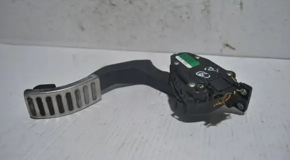Volkswagen Phaeton Accelerator throttle pedal 3D1721503L
