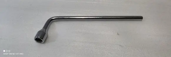 Mercedes-Benz GL X166 Wheel nut wrench A2215810001