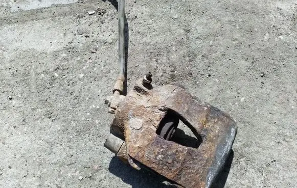 Volkswagen Golf IV Front brake caliper