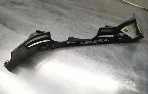 Seat Leon (1M) Rear bumper mounting bracket 
