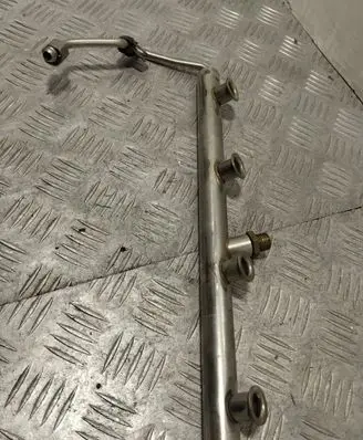 Audi A8 S8 D4 4H Fuel distributor 079133315AR