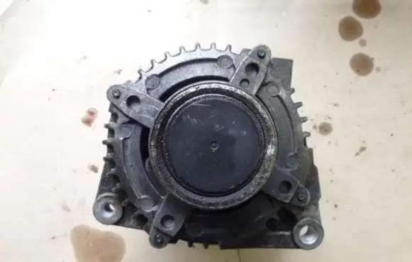 Toyota Yaris Generator/alternator 1042102320 VD427