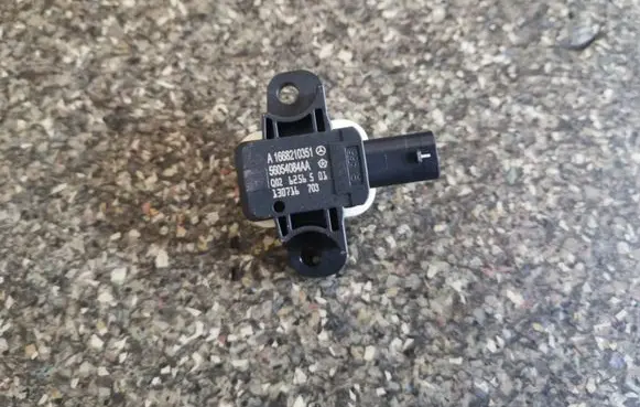 Mercedes-Benz ML W166 Airbag deployment crash/impact sensor A1668210351
