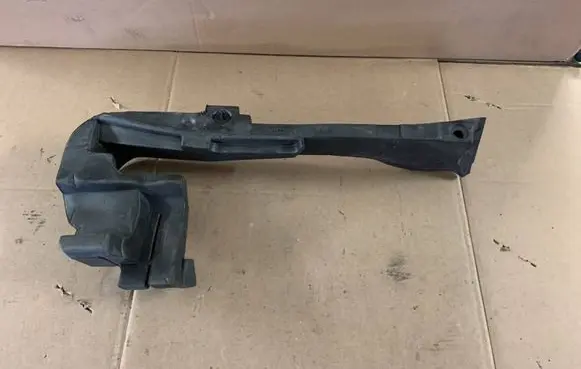 Porsche Macan (95B) Other engine bay part 95B823731A 517RRR