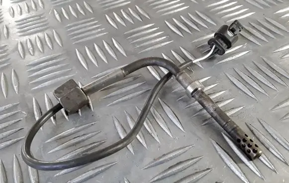 Mercedes-Benz E W211 Exhaust gas temperature sensor A0051539028
