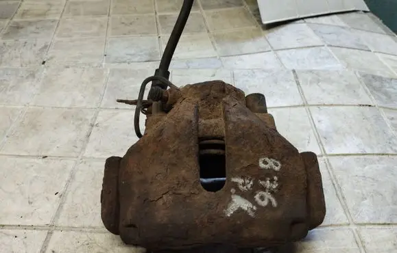 Volkswagen PASSAT B5 Front brake caliper