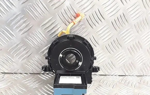Toyota Avensis T270 Airbag slip ring squib (SRS ring) 8924505040