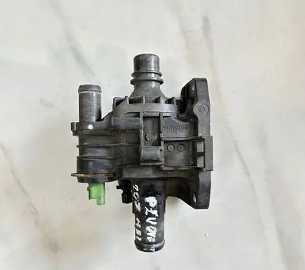 Ford Focus Thermostat/thermostat housing 9647767180