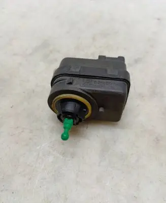 Headlight level adjustment motor
