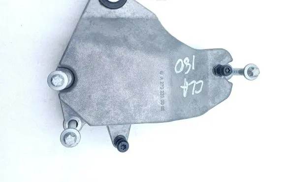 Mercedes-Benz CLA C117 X117 W117 Engine mounting bracket A2702230002