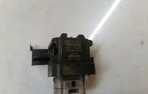 Toyota Prius (XW20) Glow plug pre-heat relay 2861067010