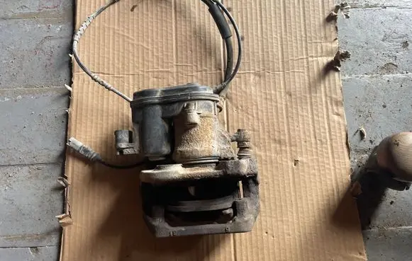 BMW 5 F10 F11 Rear brake caliper 32345699