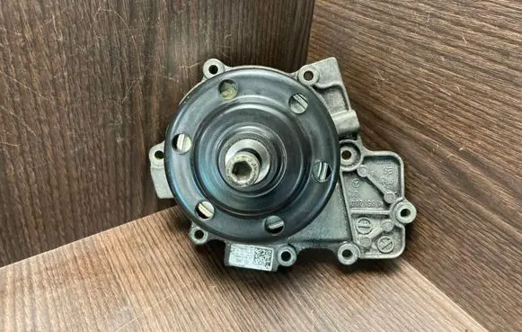 Mercedes-Benz Vito Viano W639 Water pump 6512003301 A6512003301 65120001