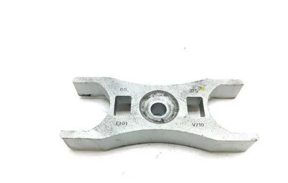 Audi Q3 8U Fuel Injector clamp holder 04l216