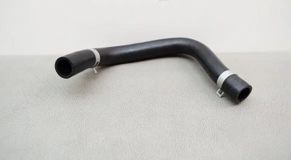 Coolant pipe/hose