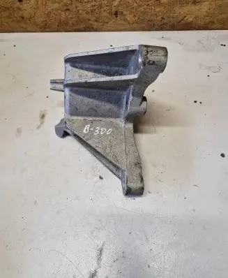 Opel Zafira C Engine mounting bracket 13248664