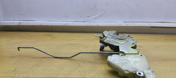 Nissan Almera Tino Front door lock 8055261U66 89A542