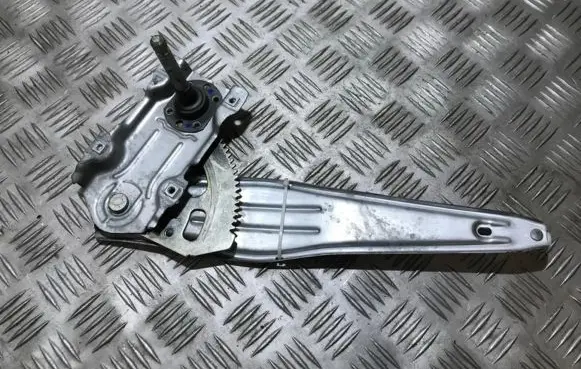 Toyota Avensis T250 Sliding door window regulator with motor