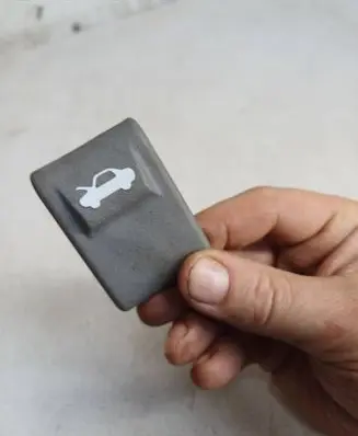 Engine bonnet (hood) release handle