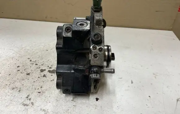Volvo V70 Fuel injection high pressure pump 0445010111 30756125 05984