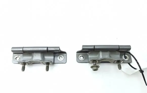 Nissan Navara D23 Tailgate hinge 