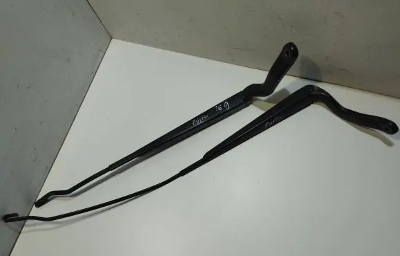 Ford Fiesta Front wiper blade arm 2S6117526BB 2S6117526AC