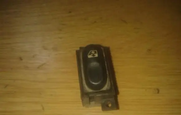 Renault Laguna I Electric window control switch 047