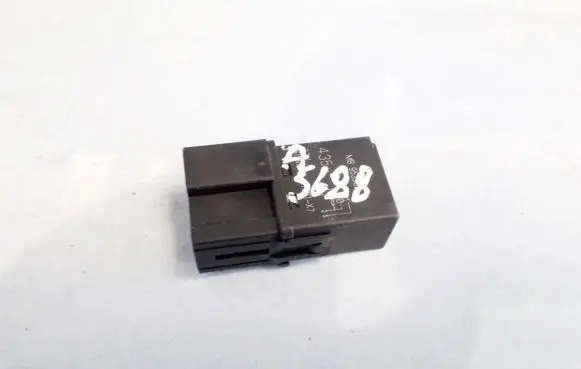 Mitsubishi Carisma Other relay mb953382
