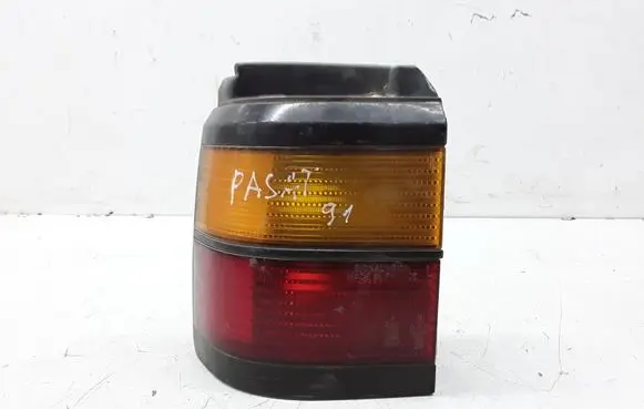 Volkswagen PASSAT B3 Rear/tail lights 333945111