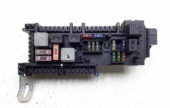 Mercedes-Benz E W212 Fuse module 4344454647 168298 52535455
