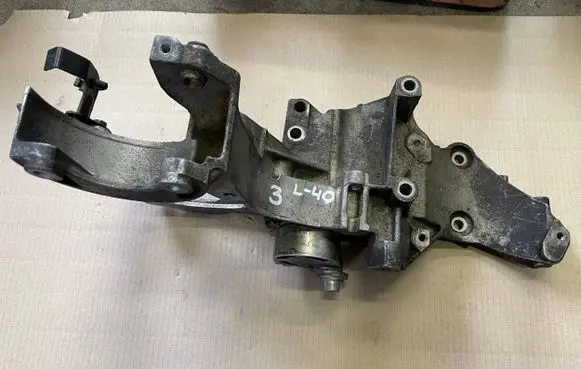 Opel Vivaro Generator/alternator bracket 8200154164