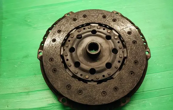 Opel Vivaro Clutch set kit 301015679R