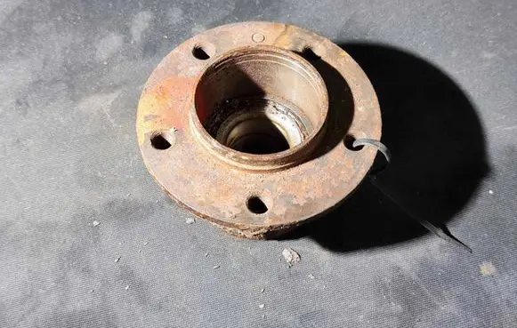 Opel Movano A Front wheel hub spindle knuckle