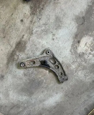 Opel Vivaro Front lower control arm/wishbone 8200688033 93859694