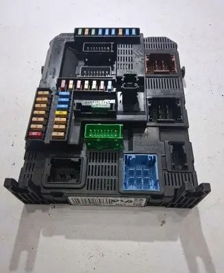 Peugeot 307 Comfort/convenience module 9819850080